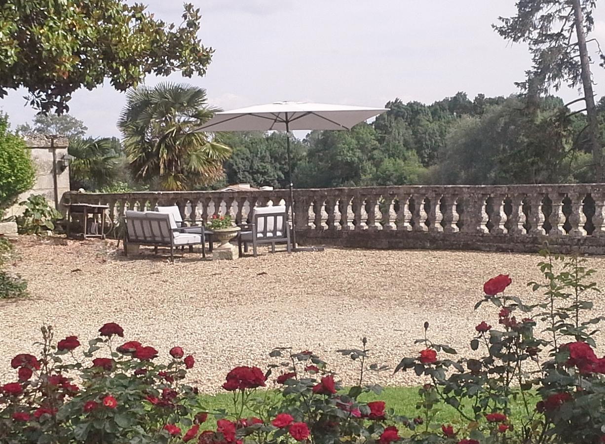 Le Logis De Ruelle Bed & Breakfast Exterior photo