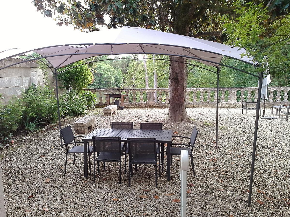 Le Logis De Ruelle Bed & Breakfast Exterior photo