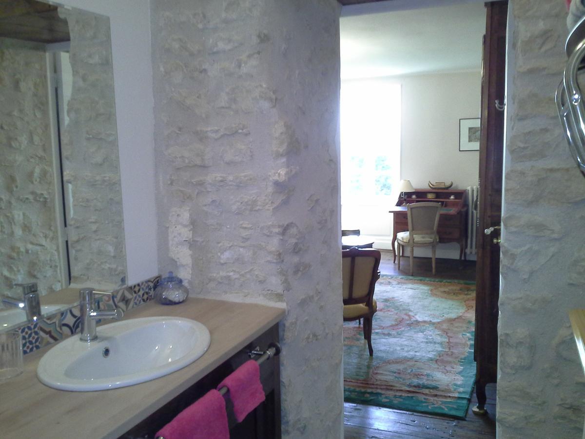 Le Logis De Ruelle Bed & Breakfast Exterior photo